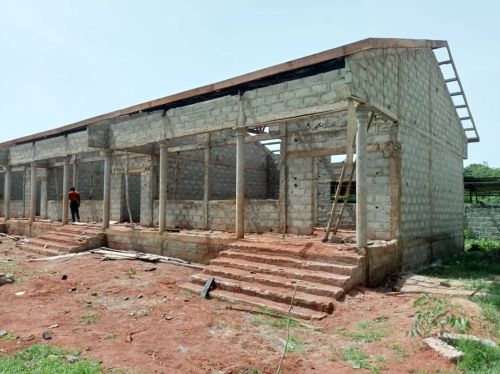 Evolution des travaux : école primaire Hozin dans la commune de DANGBO